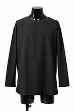 Load image into Gallery viewer, ISAMU KATAYAMA BACKLASH ROUND HEM L/S TOPS / STRETCH FLEECE (BLACK)
