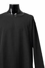 Load image into Gallery viewer, ISAMU KATAYAMA BACKLASH ROUND HEM L/S TOPS / STRETCH FLEECE (BLACK)