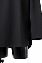 Load image into Gallery viewer, ISAMU KATAYAMA BACKLASH ROUND HEM L/S TOPS / STRETCH FLEECE (BLACK)