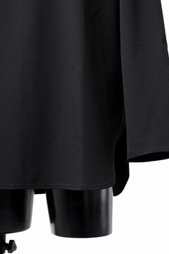 Load image into Gallery viewer, ISAMU KATAYAMA BACKLASH ROUND HEM L/S TOPS / STRETCH FLEECE (BLACK)