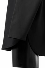 Load image into Gallery viewer, ISAMU KATAYAMA BACKLASH ROUND HEM L/S TOPS / STRETCH FLEECE (BLACK)