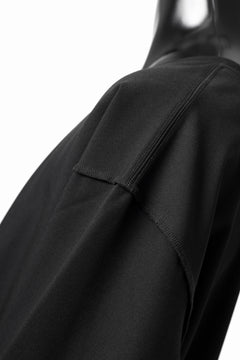 Load image into Gallery viewer, ISAMU KATAYAMA BACKLASH ROUND HEM L/S TOPS / STRETCH FLEECE (BLACK)