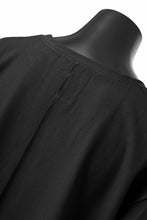 Load image into Gallery viewer, ISAMU KATAYAMA BACKLASH ROUND HEM L/S TOPS / STRETCH FLEECE (BLACK)
