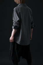 Load image into Gallery viewer, daub DYEING PLAIN SHIRT / ORGANIC COTTON (GREY)