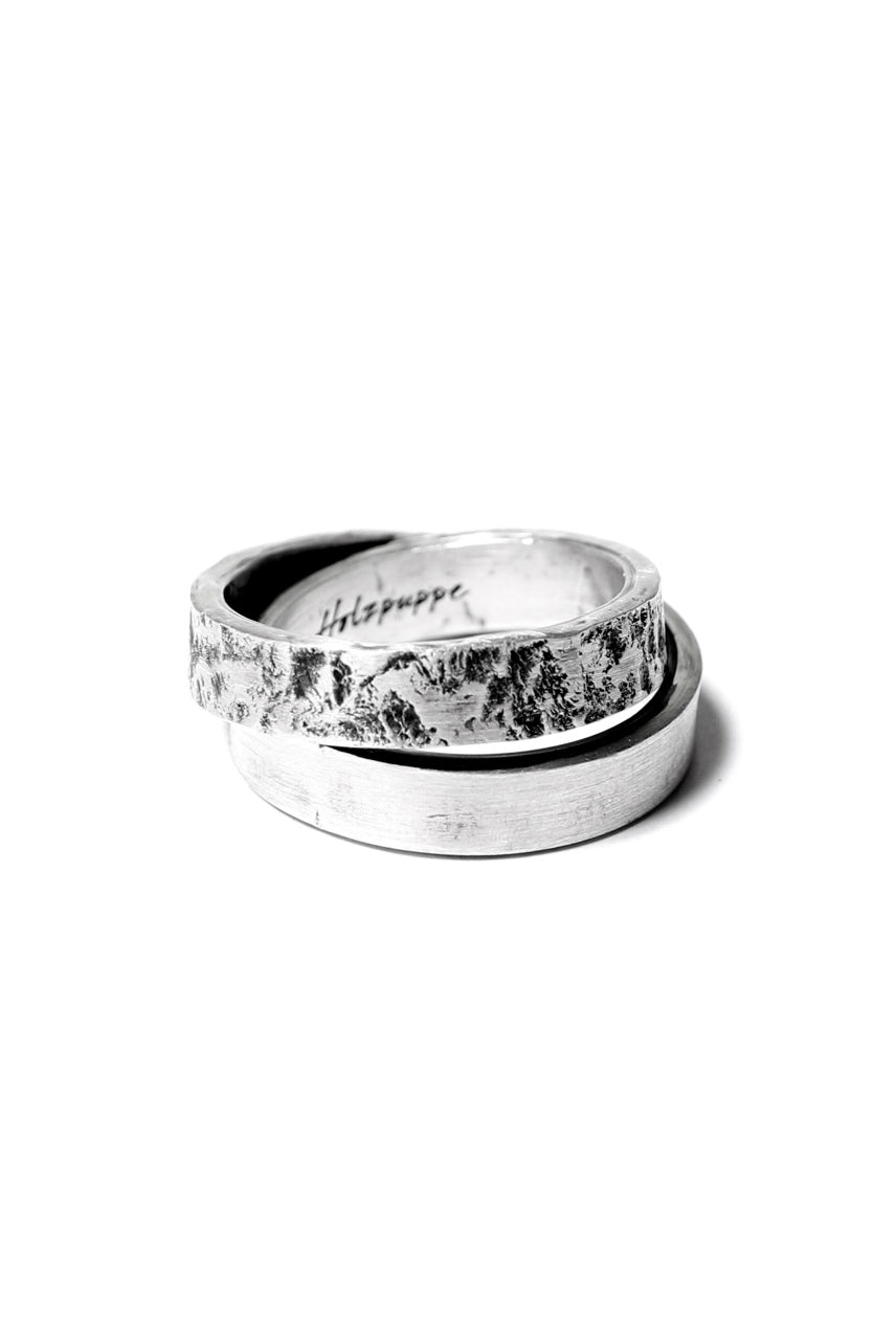 Holzpuppe Double banded Silver ring texture-1