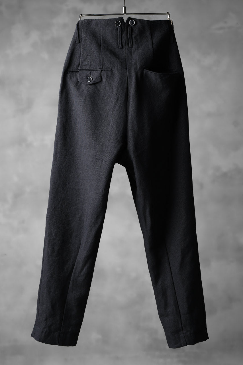 Load image into Gallery viewer, KLASICA 3TUCK TAPERED TROUSERS / RAMIE (CARBON)