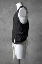 Load image into Gallery viewer, KLASICA CROSS BACK POCKET VEST / RAMIE (CARBON)