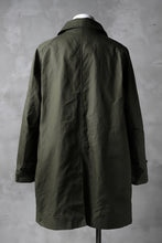 Load image into Gallery viewer, KLASICA BURRY MAC COAT / PARAFFINED COTTON (OLIVE)