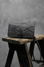 画像をギャラリービューアに読み込む, ISAMU KATAYAMA BACKLASH SMART PHONE CASE/PURSE (SUMI DYED PYTHON)