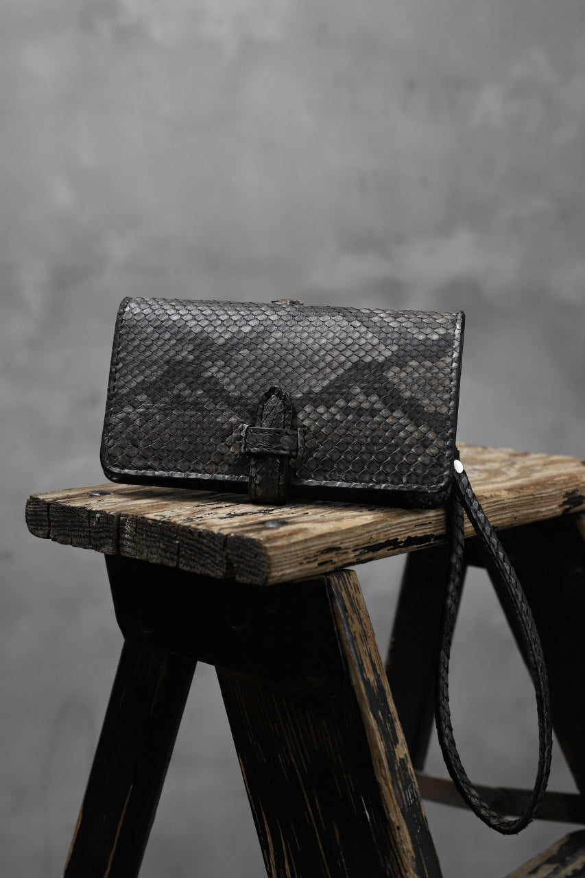 画像をギャラリービューアに読み込む, ISAMU KATAYAMA BACKLASH SMART PHONE CASE/PURSE (SUMI DYED PYTHON)