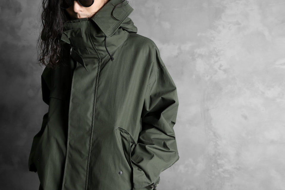 Load image into Gallery viewer, KLASICA WATER FALL MODS COAT / Ventile® UK L24 (OLIVE)