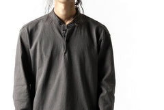 Load image into Gallery viewer, COLINA GRANPA PULL OVER SHIRT / LOG WOOD DYED HEAVY JERSEY (LOG WOOD BLACK)