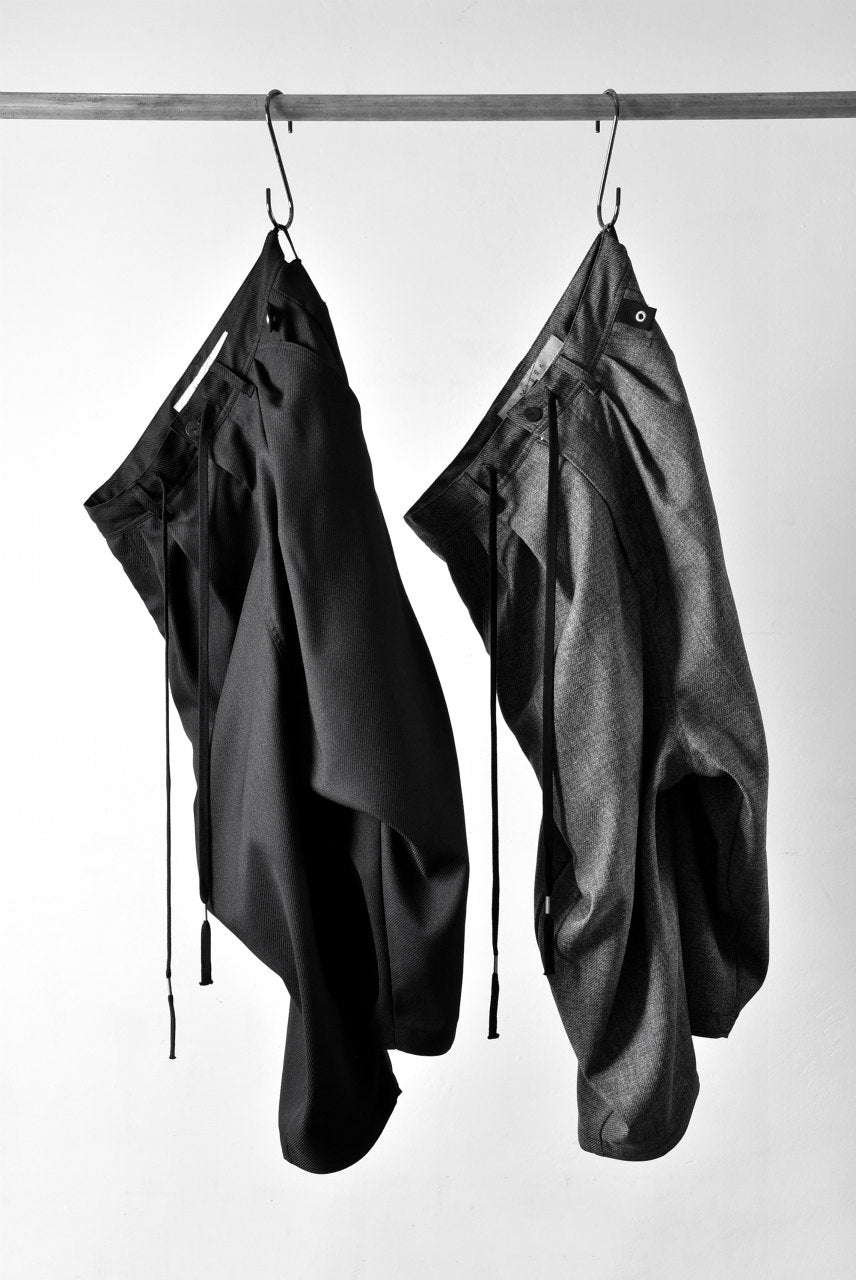 画像をギャラリービューアに読み込む, N/07 "MAUSK Detail" Three Dimensional Wide Tuck / Dart Cropped Pants #2 (GREY)