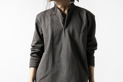 Load image into Gallery viewer, COLINA GRANPA PULL OVER SHIRT / LOG WOOD DYED HEAVY JERSEY (LOG WOOD BLACK)