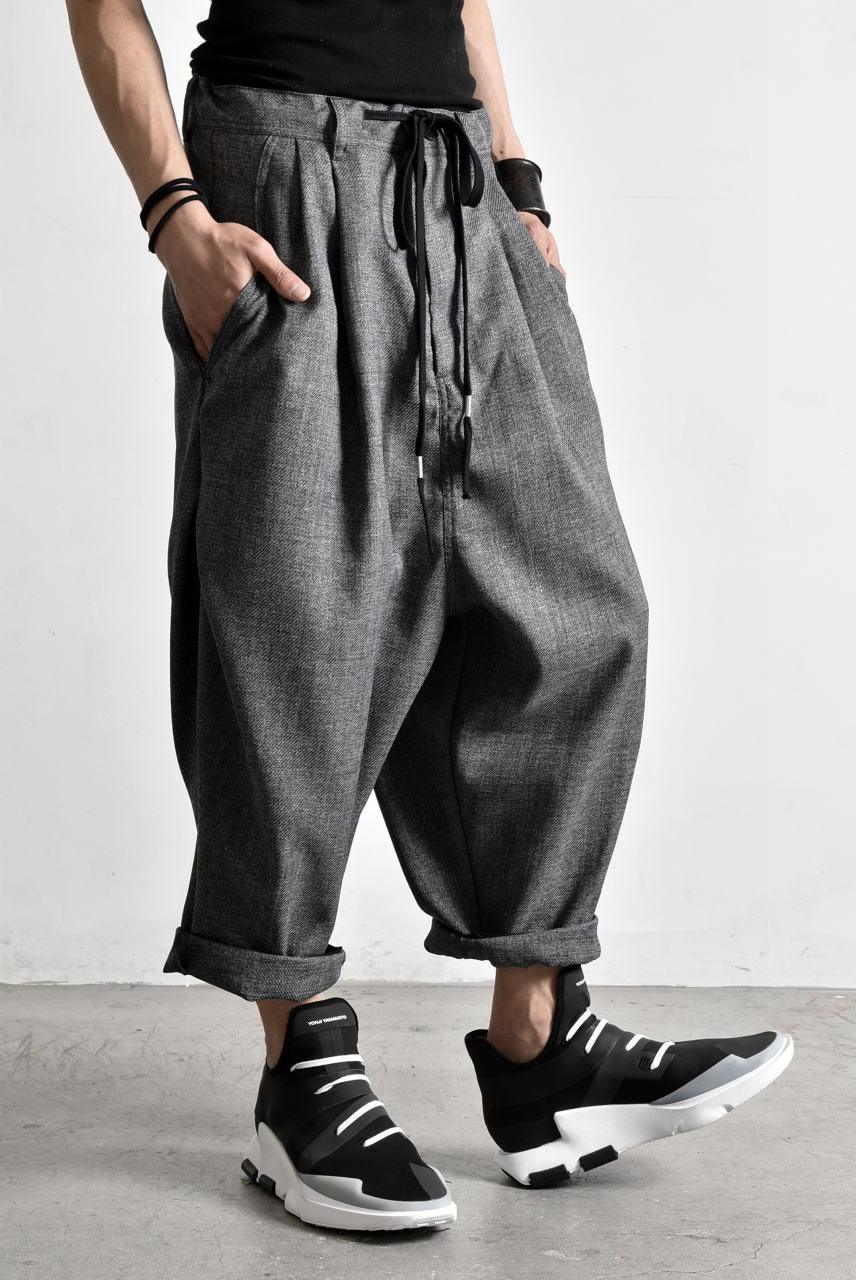 画像をギャラリービューアに読み込む, N/07 "MAUSK Detail" Three Dimensional Wide Tuck / Dart Cropped Pants #2 (GREY)