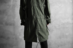 Load image into Gallery viewer, KLASICA WATER FALL MODS COAT / Ventile® UK L24 (OLIVE)