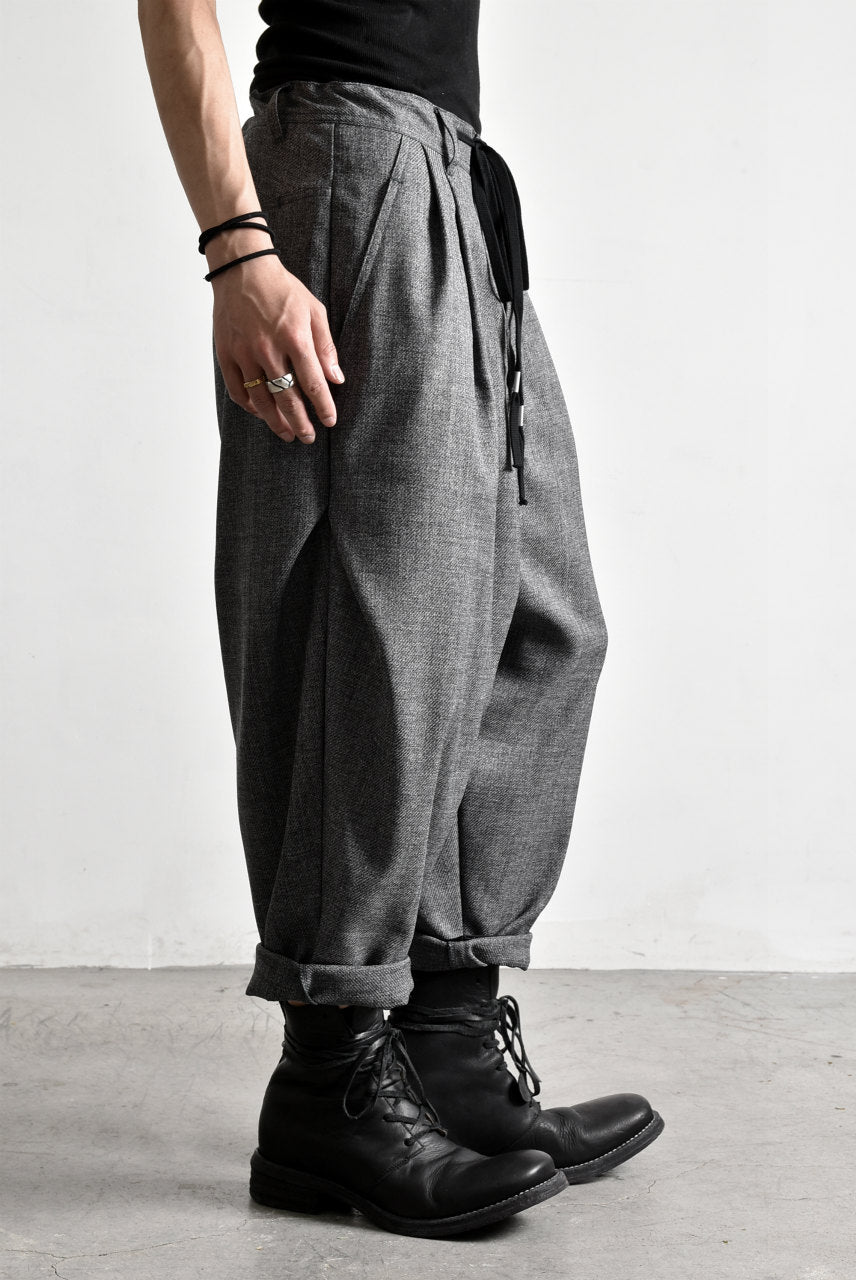 画像をギャラリービューアに読み込む, N/07 "MAUSK Detail" Three Dimensional Wide Tuck / Dart Cropped Pants #2 (GREY)