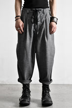 画像をギャラリービューアに読み込む, N/07 "MAUSK Detail" Three Dimensional Wide Tuck / Dart Cropped Pants #2 (GREY)