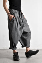 画像をギャラリービューアに読み込む, N/07 "MAUSK Detail" Three Dimensional Wide Tuck / Dart Cropped Pants #2 (GREY)