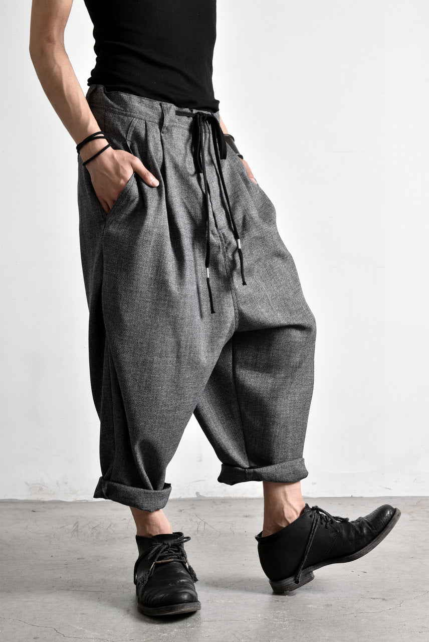 画像をギャラリービューアに読み込む, N/07 "MAUSK Detail" Three Dimensional Wide Tuck / Dart Cropped Pants #2 (GREY)