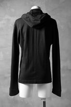 Load image into Gallery viewer, blackcrow set-in hoodie zip parka / cotton&ramie jersey (black)