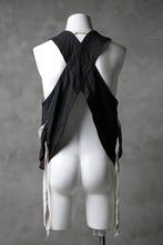 Load image into Gallery viewer, KLASICA CROSS BACK POCKET VEST / RAMIE (CARBON)