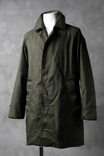 Load image into Gallery viewer, KLASICA BURRY MAC COAT / PARAFFINED COTTON (OLIVE)