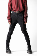 画像をギャラリービューアに読み込む, thomkrom OVERLOCKED SKINNY TROUSERS / STRETCH DENIM (BLACK)