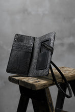 画像をギャラリービューアに読み込む, ISAMU KATAYAMA BACKLASH SMART PHONE CASE/PURSE (SUMI DYED PYTHON)