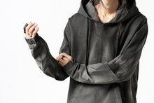 画像をギャラリービューアに読み込む, thomkrom DYEING SWITCH PULLOVER HOODIE (COLD DYE BLACK)