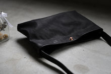 画像をギャラリービューアに読み込む, ierib exclusive practical-583 shoulder bag / Natural Camel (BLACK)