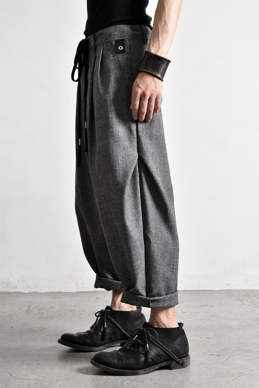 画像をギャラリービューアに読み込む, N/07 "MAUSK Detail" Three Dimensional Wide Tuck / Dart Cropped Pants #2 (GREY)