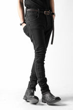 画像をギャラリービューアに読み込む, thomkrom OVER LOCKED SKINNY TROUSERS / FADE STRETCH DENIM (BLACK)