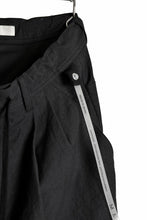画像をギャラリービューアに読み込む, N/07 "MAUSK Detail"  Three Dimensional Wide Tuck & Dart Cropped Pants with Draw Code (BLACK)