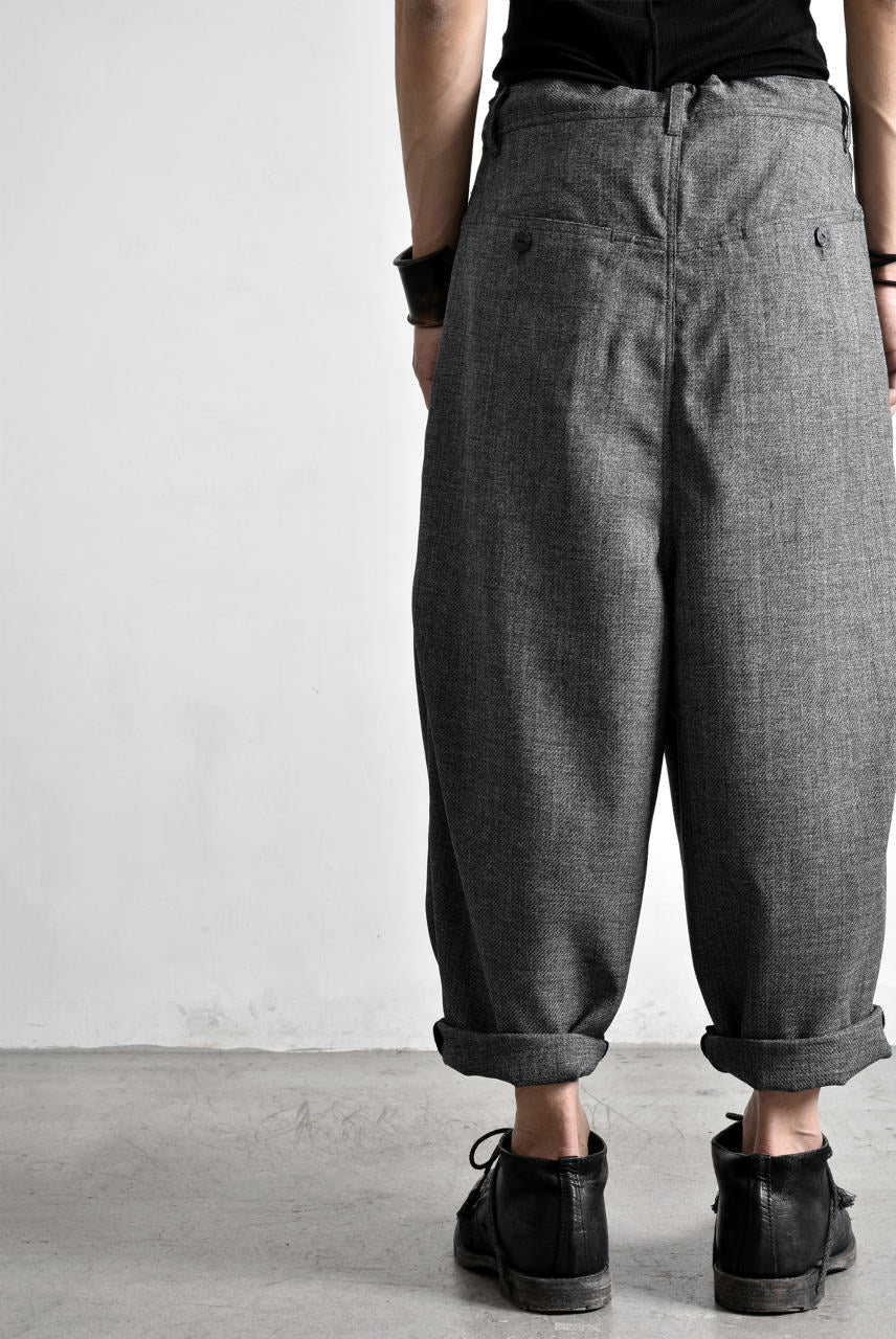 画像をギャラリービューアに読み込む, N/07 "MAUSK Detail" Three Dimensional Wide Tuck / Dart Cropped Pants #2 (GREY)