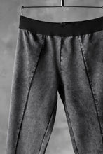 画像をギャラリービューアに読み込む, thomkrom OVERLOCKED LEGGINGS / OILED SPRAY DYE (GREY)