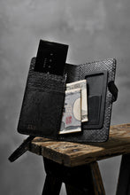 画像をギャラリービューアに読み込む, ISAMU KATAYAMA BACKLASH SMART PHONE CASE/PURSE (SUMI DYED PYTHON)