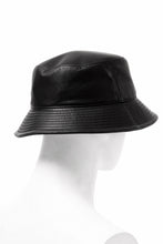画像をギャラリービューアに読み込む, ISAMU KATAYAMA BACKLASH BUCKET HAT / MONOCHROME LUXURY STEER (BLACK)