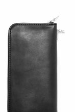 Load image into Gallery viewer, ISAMU KATAYAMA BACKLASH ROUND FASTNER WALLET / GUIDI HORSE BUTT (BLACK)