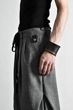 画像をギャラリービューアに読み込む, N/07 "MAUSK Detail" Three Dimensional Wide Tuck / Dart Cropped Pants #2 (GREY)