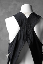 Load image into Gallery viewer, KLASICA CROSS BACK POCKET VEST / RAMIE (CARBON)