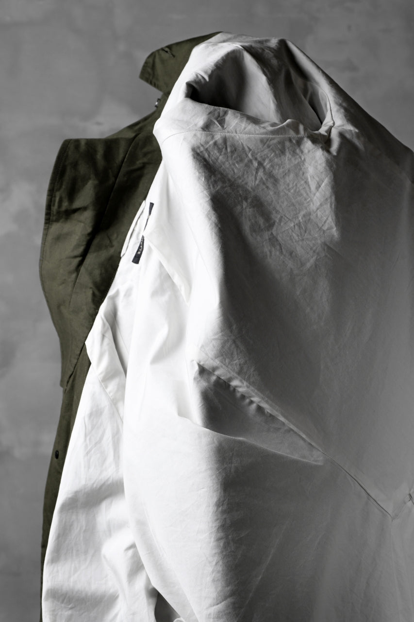 Load image into Gallery viewer, KLASICA BURRY MAC COAT / PARAFFINED COTTON (OLIVE)