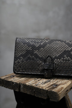 画像をギャラリービューアに読み込む, ISAMU KATAYAMA BACKLASH SMART PHONE CASE/PURSE (SUMI DYED PYTHON)