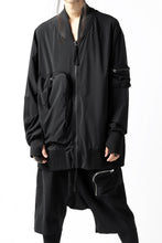 画像をギャラリービューアに読み込む, thomkrom RADICAL ZIP-POC TECH BOMBER JACKET (BLACK)