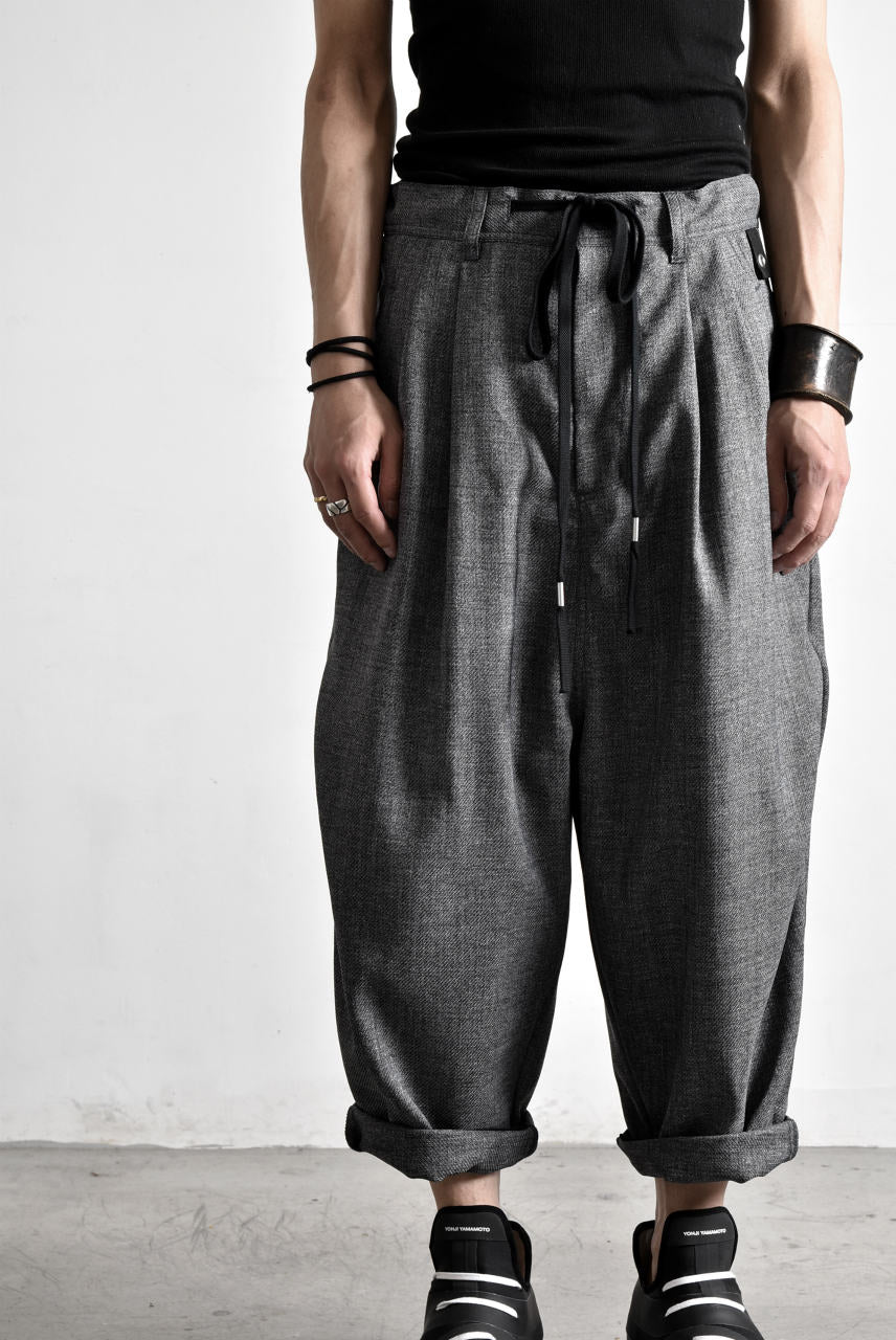 画像をギャラリービューアに読み込む, N/07 "MAUSK Detail" Three Dimensional Wide Tuck / Dart Cropped Pants #2 (GREY)