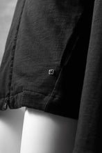 Load image into Gallery viewer, blackcrow set-in hoodie zip parka / cotton&ramie jersey (black)