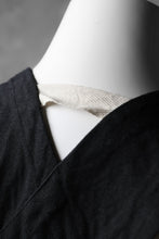 Load image into Gallery viewer, KLASICA CROSS BACK POCKET VEST / RAMIE (CARBON)