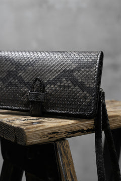 画像をギャラリービューアに読み込む, ISAMU KATAYAMA BACKLASH SMART PHONE CASE/PURSE (SUMI DYED PYTHON)