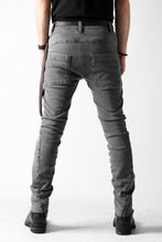 画像をギャラリービューアに読み込む, thomkrom OVER LOCKED SLIM TROUSERS / FADE STRETCH DENIM (LIGHT GREY)