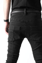 画像をギャラリービューアに読み込む, thomkrom OVER LOCKED SKINNY TROUSERS / FADE STRETCH DENIM (BLACK)